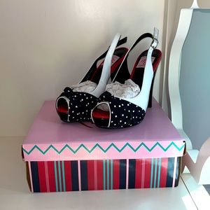 Pinup Couture “ 4 1/2” Heels Heart Slingback Pumps “ ❤️🖤🤍